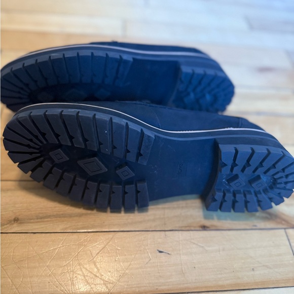 Toms Black Loafers with Tan Sole - Picture 5 of 6